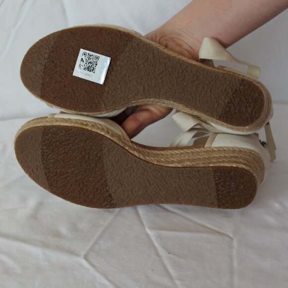 cream canvas ballet tie wedge. 6.5 US - Picture 4 of 4